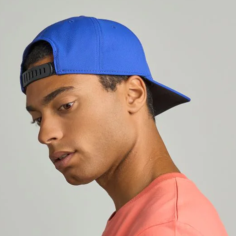 West Cap: Tu logotipo, marcando el camino