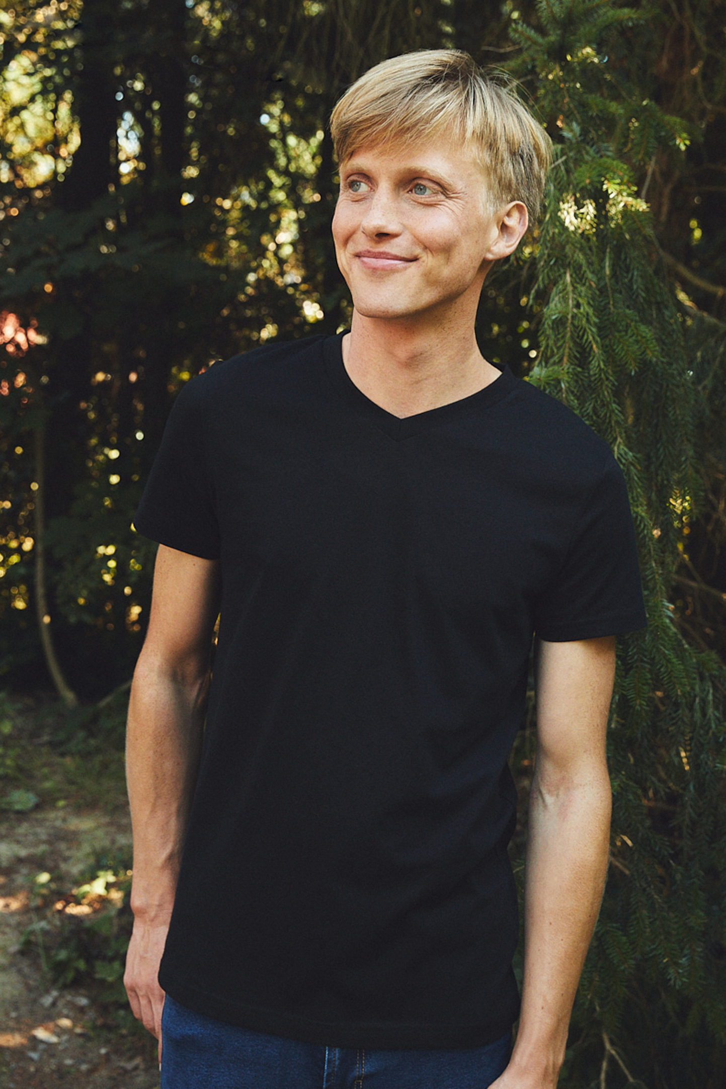 Camiseta de cuello en V para hombre