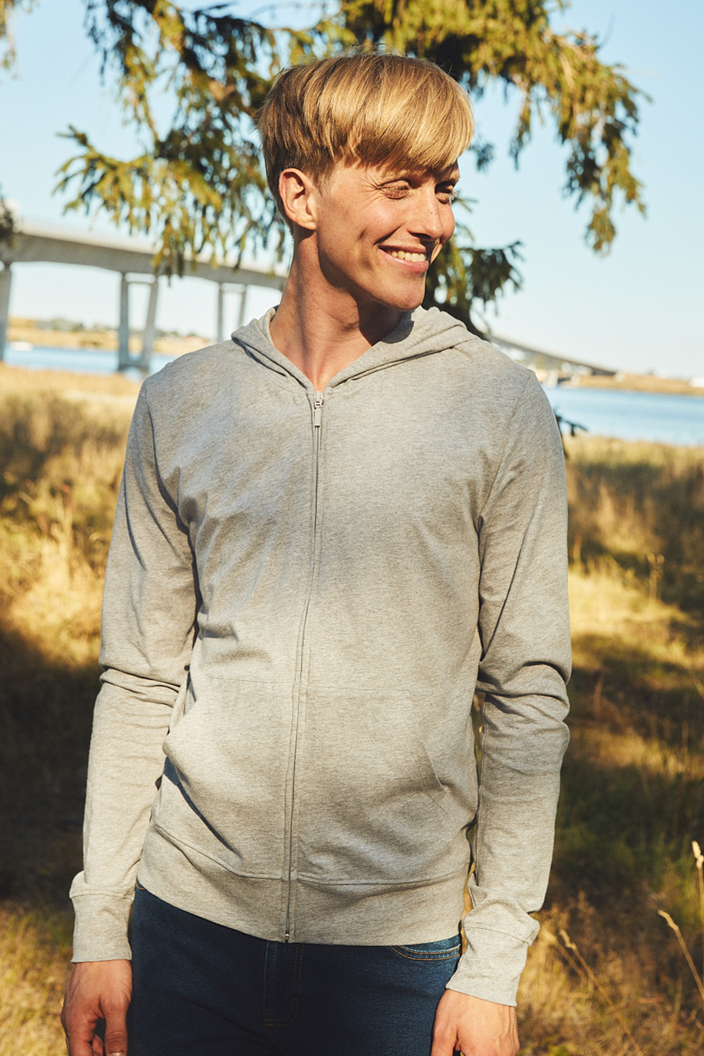 Sudadera unisex con capucha y cremallera - MILITAR