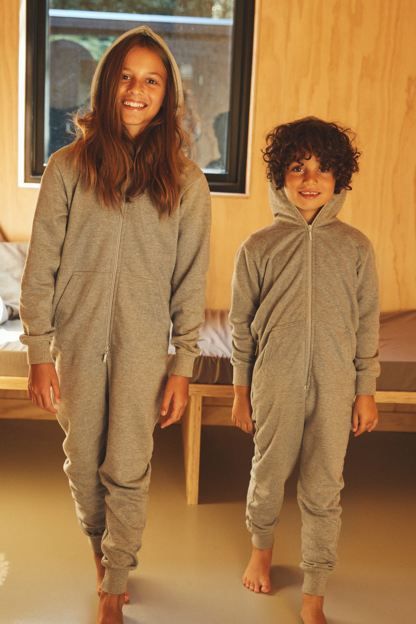 Chándal infantil con capucha, 100% algodón, 300 gr/m, color negro, talla S (104/110 cm).