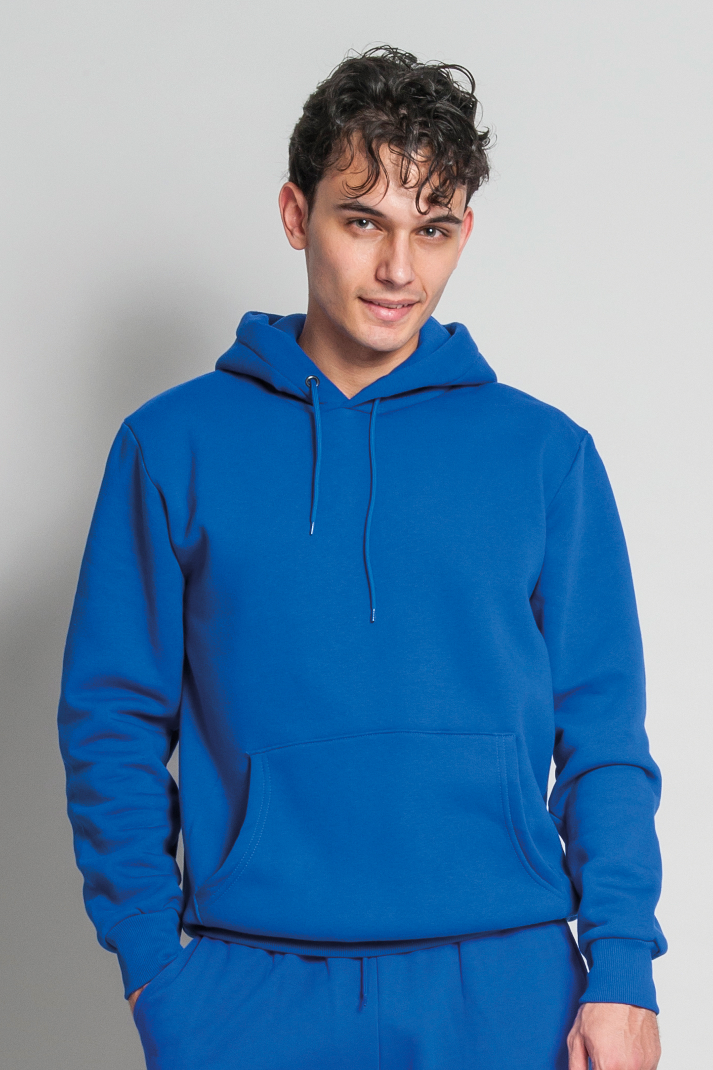 Sudadera con capucha suave. 75/25% algodón/poliéster 320 gr/m2 Negra XS