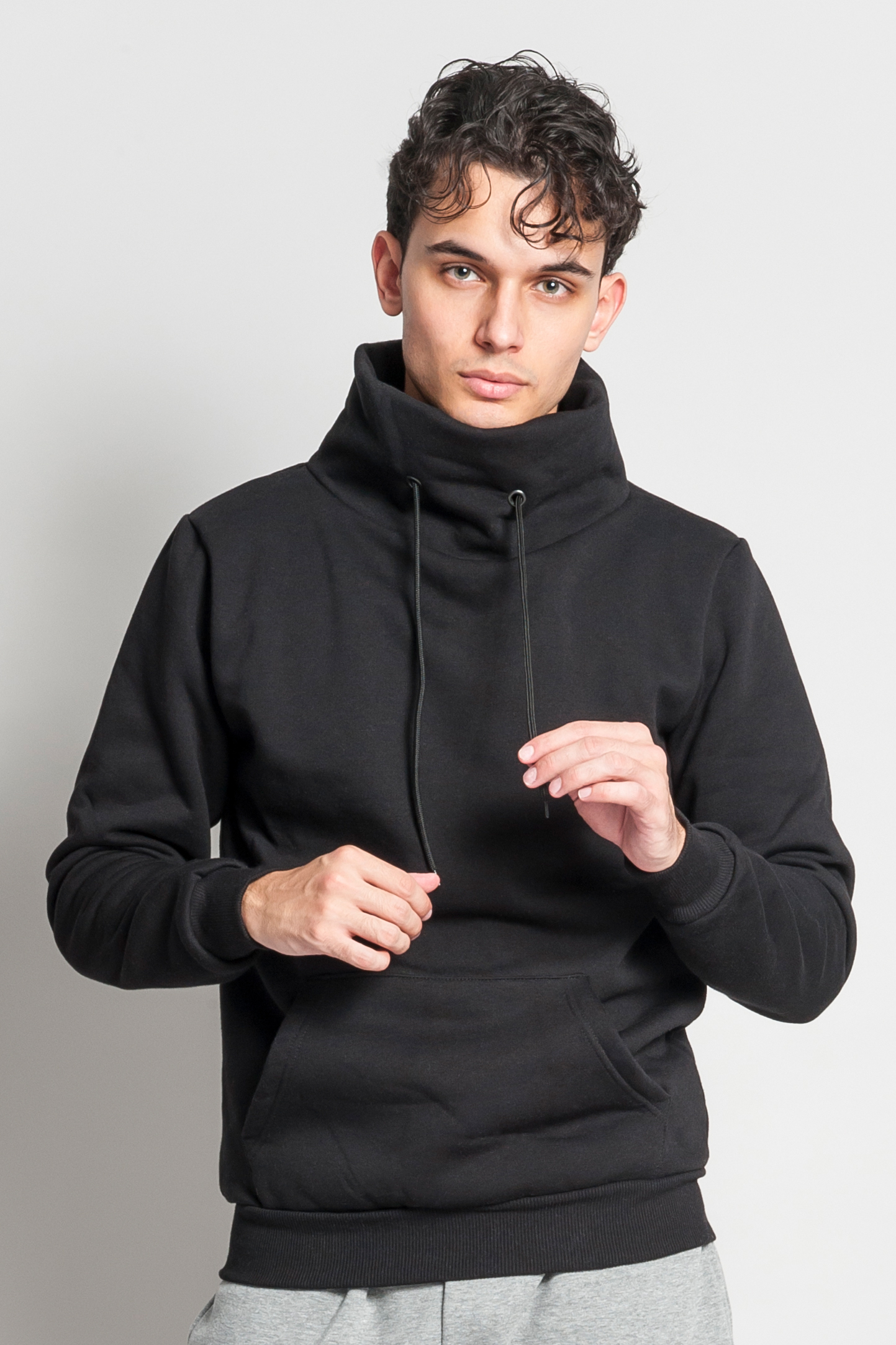 Sudadera con bufanda 75/25% algodón/poliéster 320 gr/m2 Negra Talla S