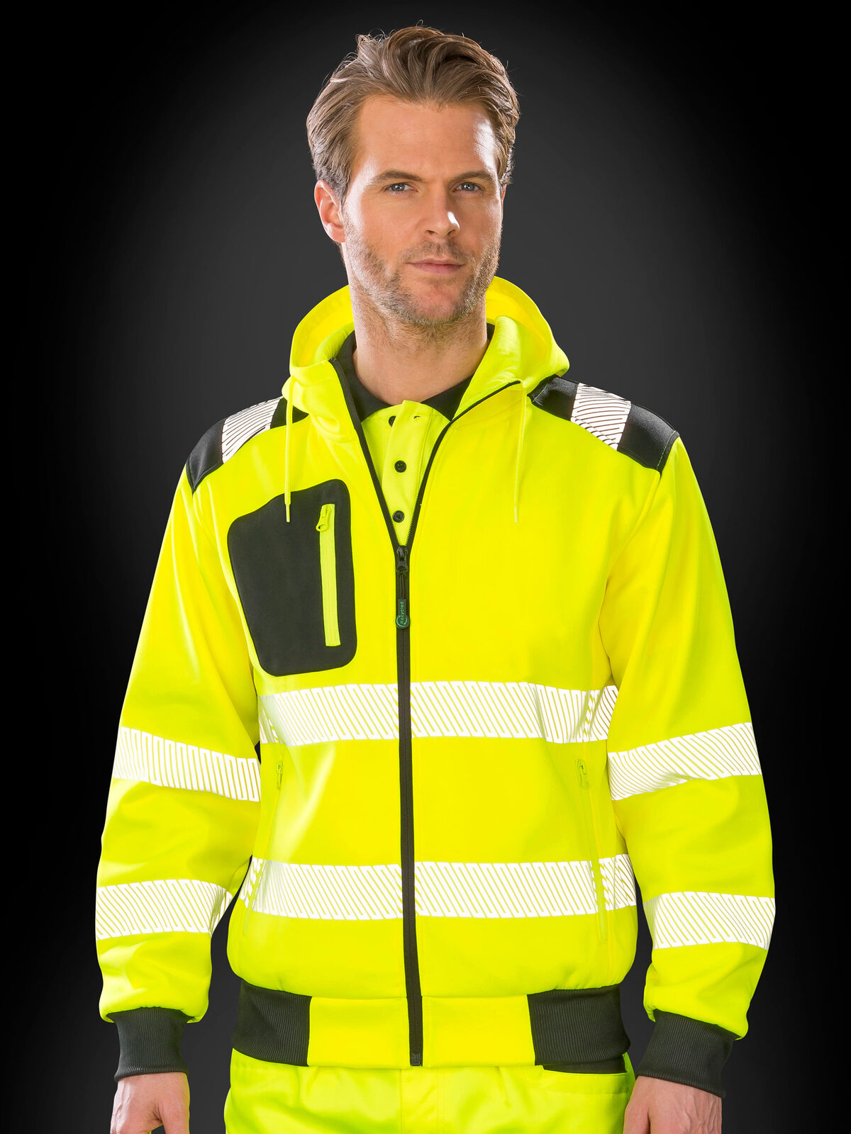 Sudadera con capucha de seguridad con cremallera, fabricada con materiales reciclados.