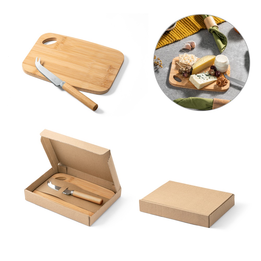 ALCAPARRAS. Tabla de quesos con cuchillo para queso.