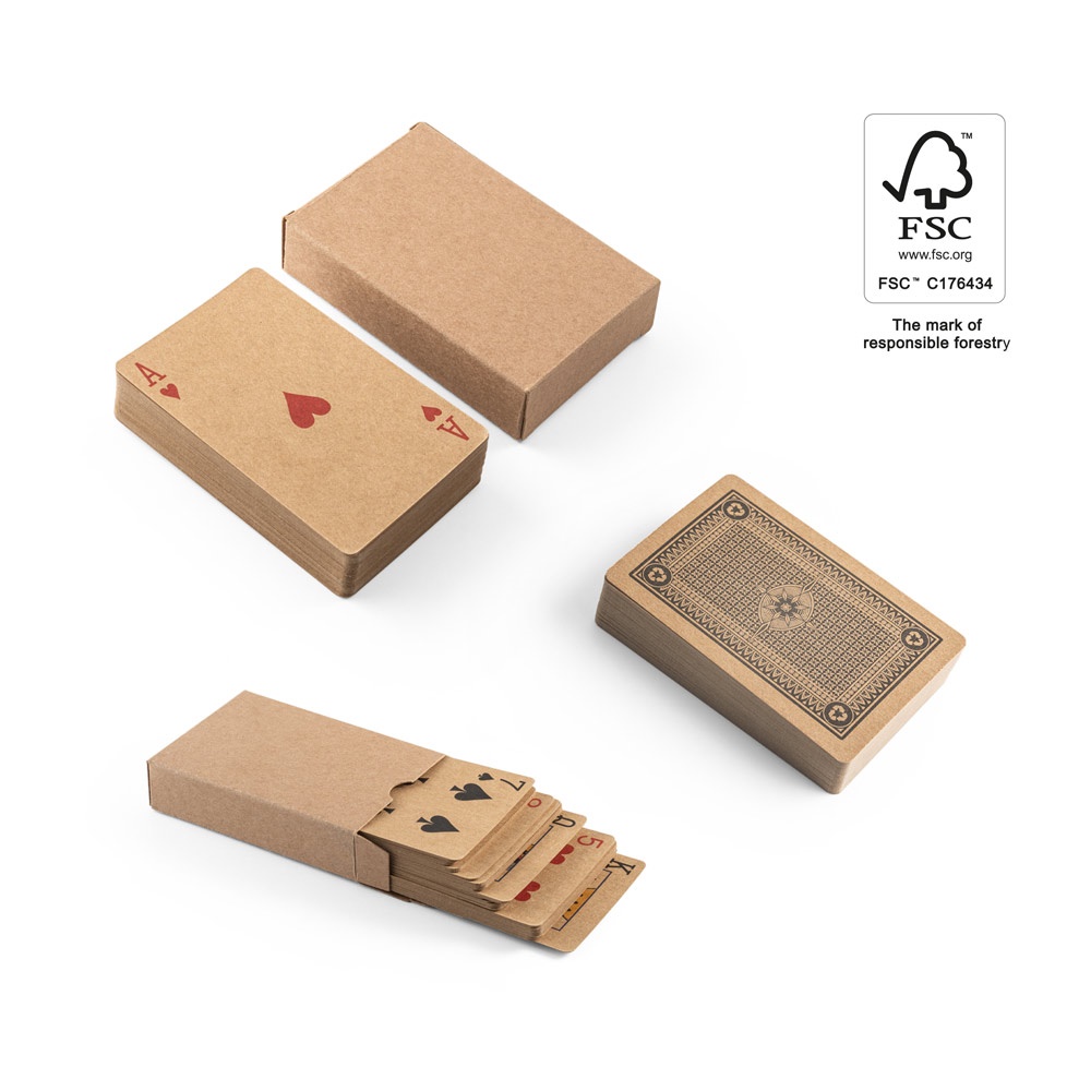FISCHER. Baraja clásica de 54 cartas en papel kraft, fabricada con materiales certificados FSC™ y otros materiales controlados.