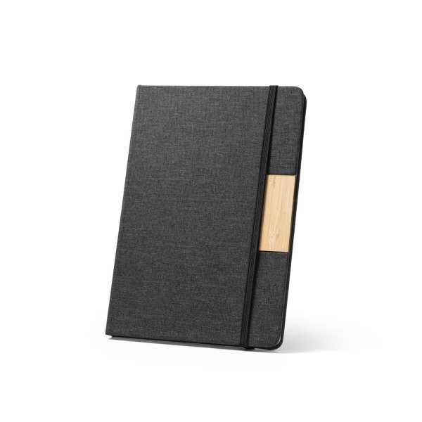 MÁRQUEZ. Cuaderno A5 con tapa dura fabricada con tejido PET 100% reciclado y páginas rayadas de papel reciclado. - 103 - Negro