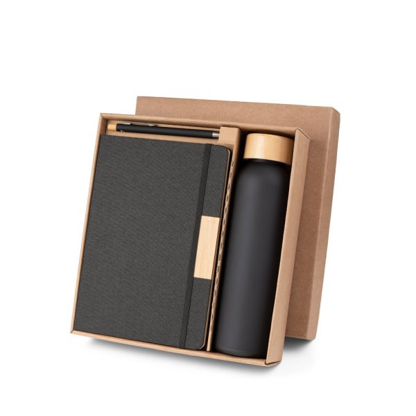 SLICAR. Set compuesto por 1 bolígrafo, 1 bloc de notas y 1 botella de agua, fabricado con PET reciclado, aluminio reciclado y bambú. - 103 - Negro